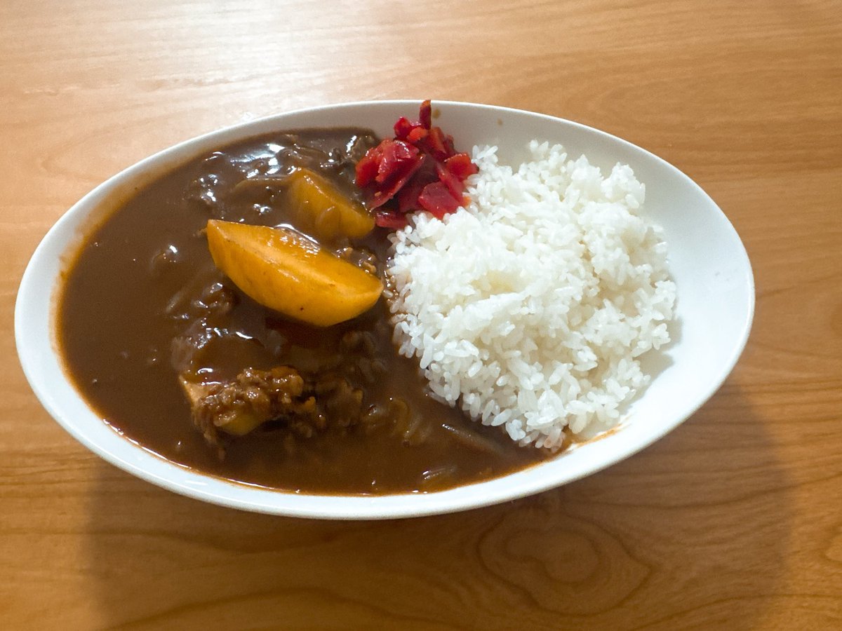 cfu456's tweet photo. 今日の晩ご飯
ハヤシライス

ちょっと遠めのスーパーに行ったらなんと舶来亭のハヤシフレークが売られていたので久々に作った https://t.co/WMLYkCFBvh