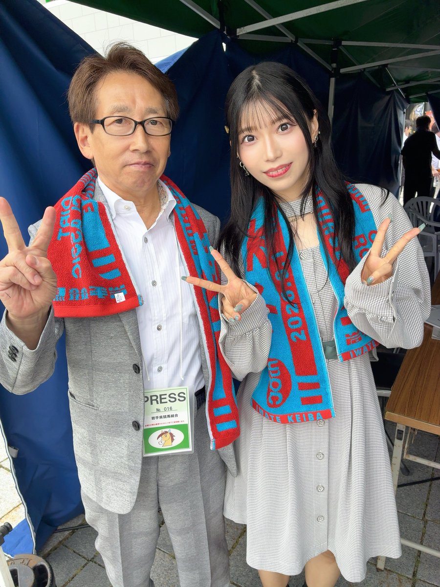 AsakaOfficial's tweet photo. 盛岡競馬場にイベントでいらしてた
安田隆行元調教師
山口ぶりの佐々木晶三元調教師 ご夫妻と📸✨

お二人とも馬券に真剣で
楽屋での競馬トークに花が咲きました🐴

#亜咲花の競馬報告 https://t.co/HabK41my7t