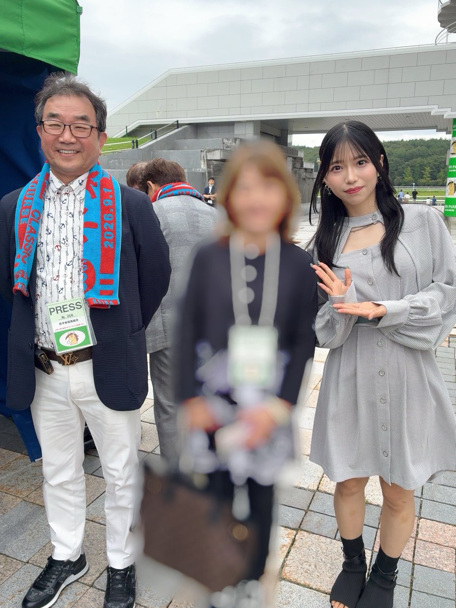 AsakaOfficial's tweet photo. 盛岡競馬場にイベントでいらしてた
安田隆行元調教師
山口ぶりの佐々木晶三元調教師 ご夫妻と📸✨

お二人とも馬券に真剣で
楽屋での競馬トークに花が咲きました🐴

#亜咲花の競馬報告 https://t.co/HabK41my7t
