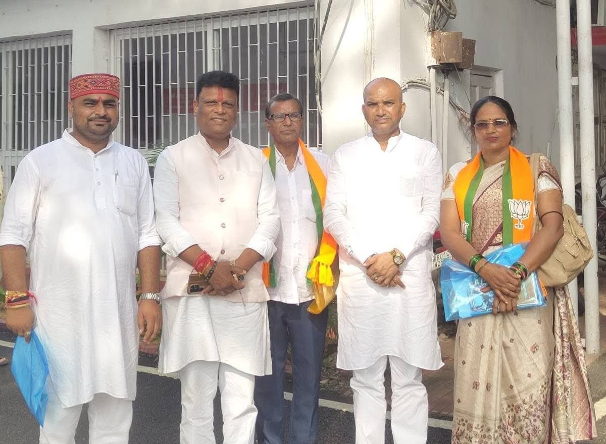 HelpFromSanjay's tweet photo. आज पटना स्थित भाजपा प्रदेश कार्यालय के अटल सभागार में प्रधानमंत्री श्री @narendramodi जी के सार्वजनिक जीवन के 25 वर्षों को समर्पित ‘सेवा संकल्प अभियान’ की प्रांतीय कार्यशाला में शामिल हुआ।

प्रदेश अध्यक्ष श्री Sanjay Saraogi जी एवं वरिष्ठ पदाधिकारियों का मार्गदर्शन प्राप्त हुआ। https://t.co/rClSMHF5nZ