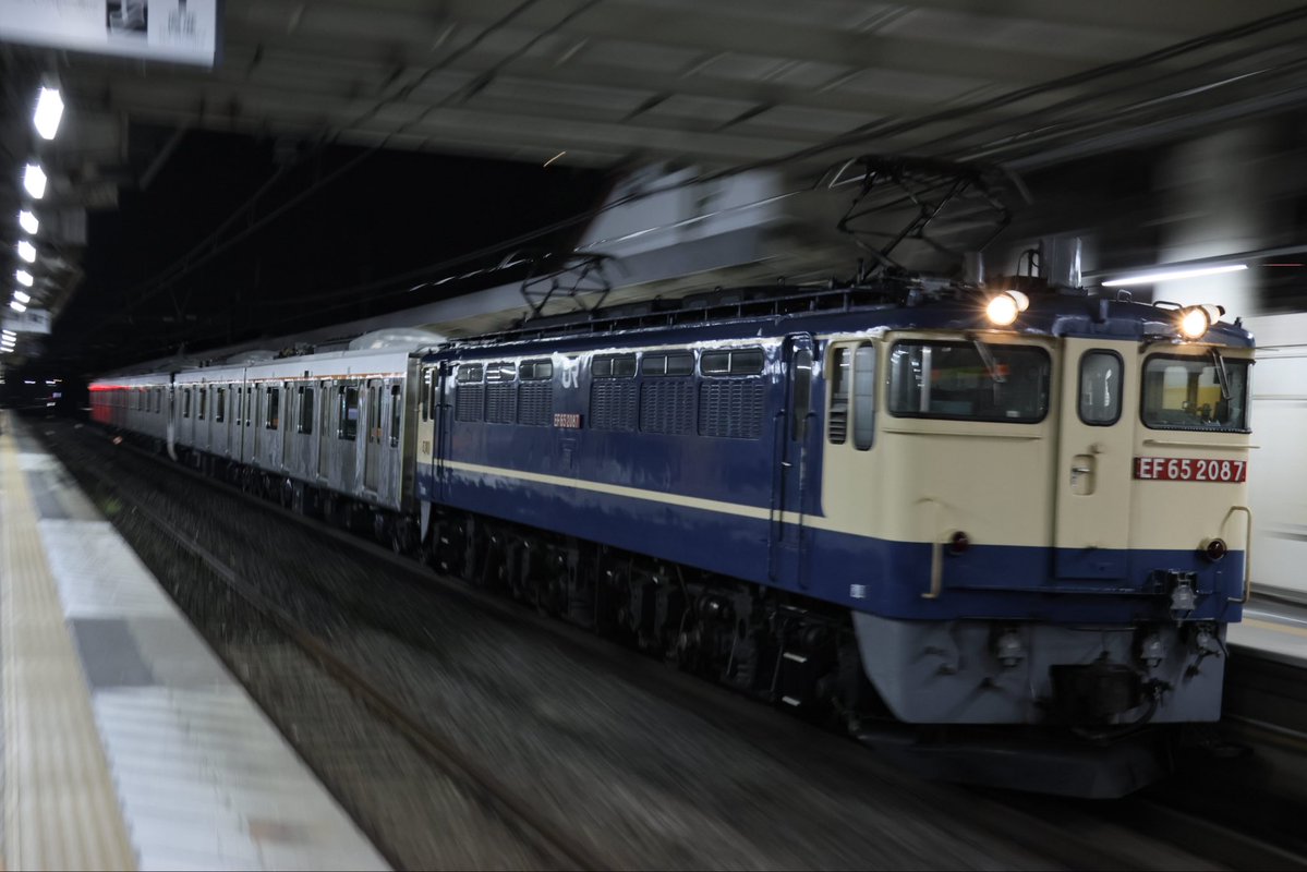 TetuEos10d's tweet photo. 9774レ
EF65-2087 京急6020系6162F
北本定刻でした
後から来た三脚たててるおにーさんにそこは立ち位置じゃないよ、線から出ないでよ言われたけどねえ。別に出なくても、こういう獲り方なのでごめんなさいね。 https://t.co/aDwDpb9rml