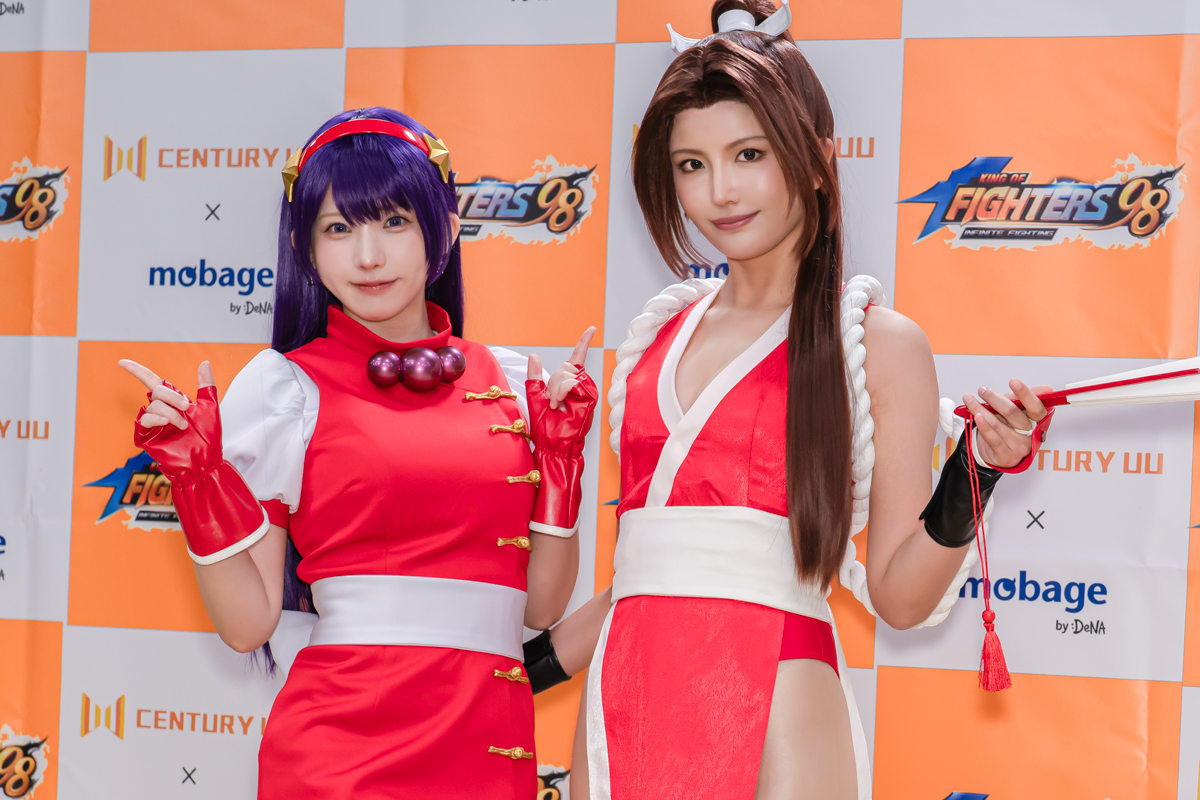 INSIDEjp's tweet photo. 人気コスプレイヤーのえなこが麻宮アテナ、南あみが不知火舞に！6vs6ターン制カードデッキRPG『King of Fighters’98 Infinite Fighting』発表会レポ
https://t.co/90qWv5LDd5 https://t.co/44N5mpda6m