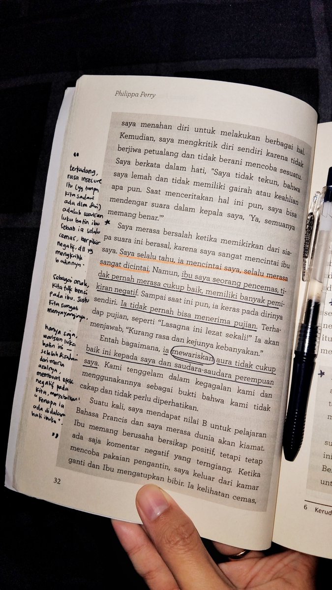 coffeeinmay's tweet photo. makin kedalam baca buku ini, aku mengerti ternyata luka batin bisa terwaris ke anak.

dan aku sadar, kenapa aku ga bisa dekat dengan keluarga padahal dulu tiap weekend kita selalu hangout bareng :)

cr: the book you wish your parents had read https://t.co/zxZIammltu