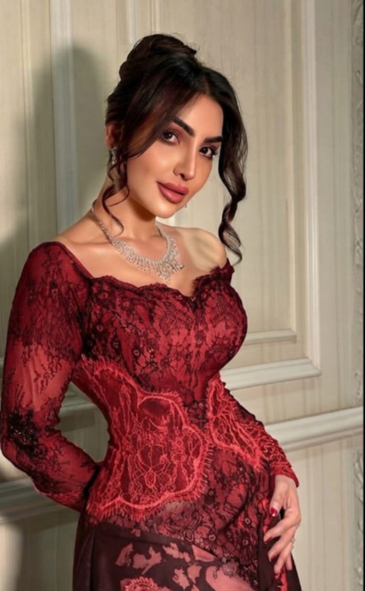 ggffrr555's tweet photo. أسيل عمران  او لجين عمران 

محتار تماماً بين جمال لجين عمران ورقة أسيل عمران.. كل وحدة منهن تنطبق عليها مقولة (الحلا أصناف)انتم برأيكم من الأجمل والأقرب للقلب؟ https://t.co/qdiIyApgWD