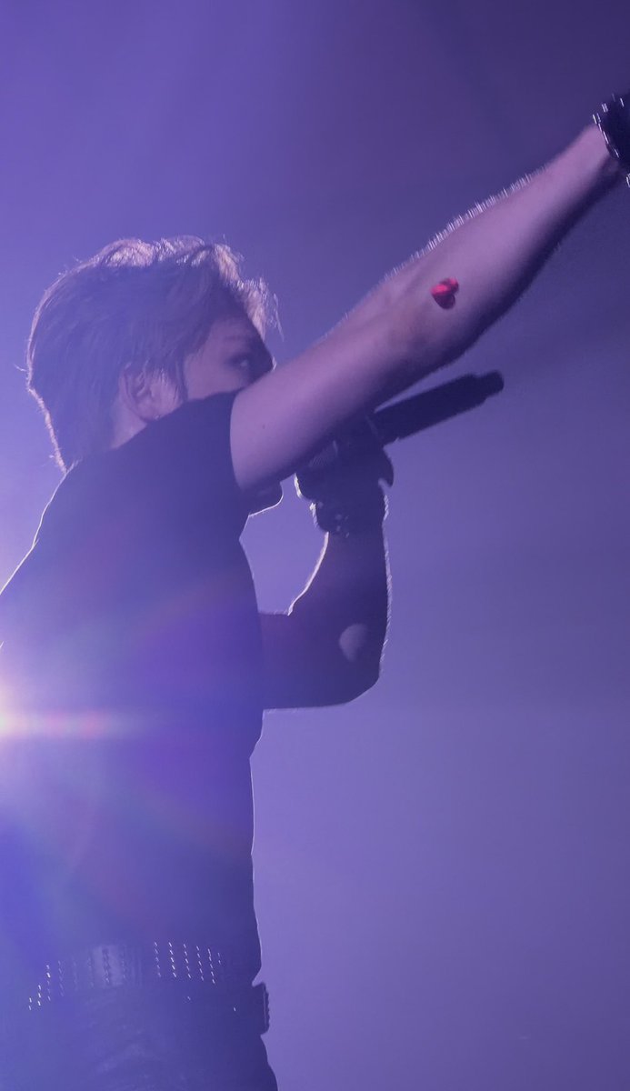 snowiris0601's tweet photo. @bornfreeonekiss  사는게 버거울때마다 오빠가 준비해준 파티에 설레는 마음으로 가서 다같이 웃고 뛰는게 얼마��� 힘이되는지몰라💚너무 당연한건데 오빠가 행복하게 웃는거 보면 마음 이 뭉클하고 꽉차게 행복해진다! 항상 고마워 살아 갈 큰 힘을 줘서💚 우리 다같이 오래오래 행복하자 ٩(ˊᗜˋ*)و https://t.co/wnEe4spddg