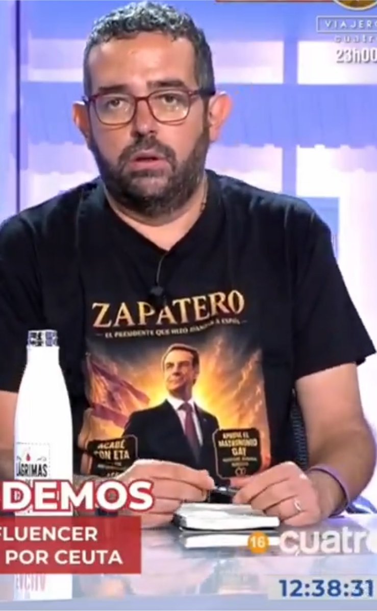 rdm19781's tweet photo. @Sr_Donze Es como el tipo este de las camisetas de Zapatero pero el Twitter historia https://t.co/6VR432nVd9