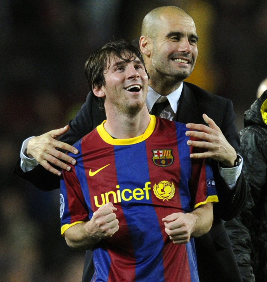 icardo8's tweet photo. PEP GUARDIOLA: "¿La diferencia entre Messi y esta generación? Seré honesto: si Messi estuviera todavía en Europa, no oirías mucho sobre la mitad de esas estrellas. Los atacantes de hoy anotan 20 goles por temporada y son considerados leyendas. Messi en Europa marcaría 20 goles en dos meses o medio y luego se quejaría porque no estaba en su mejor momento.

Los jugadores de hoy suelen celebrar goles que Messi nos avergonzó marcando un gol increíble cada semana. ¿Sabes cuál es la diferencia entre Messi y la generación actual? Necesitan análisis táctico, rastreadores de rendimiento y nutricionistas. Messi solo necesitaba una pelota, botas y mi permiso para entrenar 3 horas extra.

Estoy entrenando a Haaland ahora y él es genial. Pero si Messi estuviera en la Premier League, Erling jugaría como lateral izquierdo Messi no compitió con los jugadores, compitió con nuestro concepto de lo imposible. Hoy corre Mbappé, anota Haaland y pasa De Bruyne, pero nadie, nadie, nos puede hacer decir, "Oh Dios mío, ¿cómo hizo eso? "Algunos jugadores crean estadísticas, y la de Messi es puro asombro”