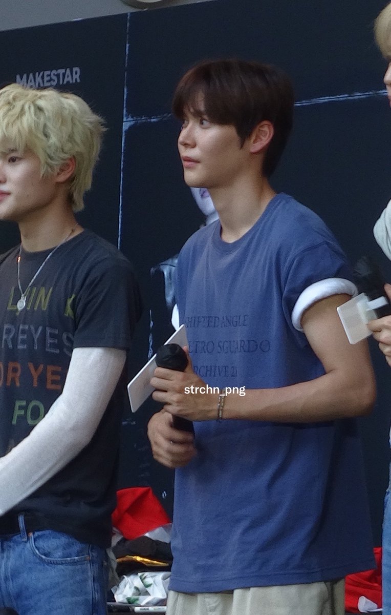strchn_png's tweet photo. the only time i managed to get a pic of eunseok 😫

#riize #라이즈 #eunseok #은석 #riizeinsg #riizeinsingapore https://t.co/QWJEiRS1p1