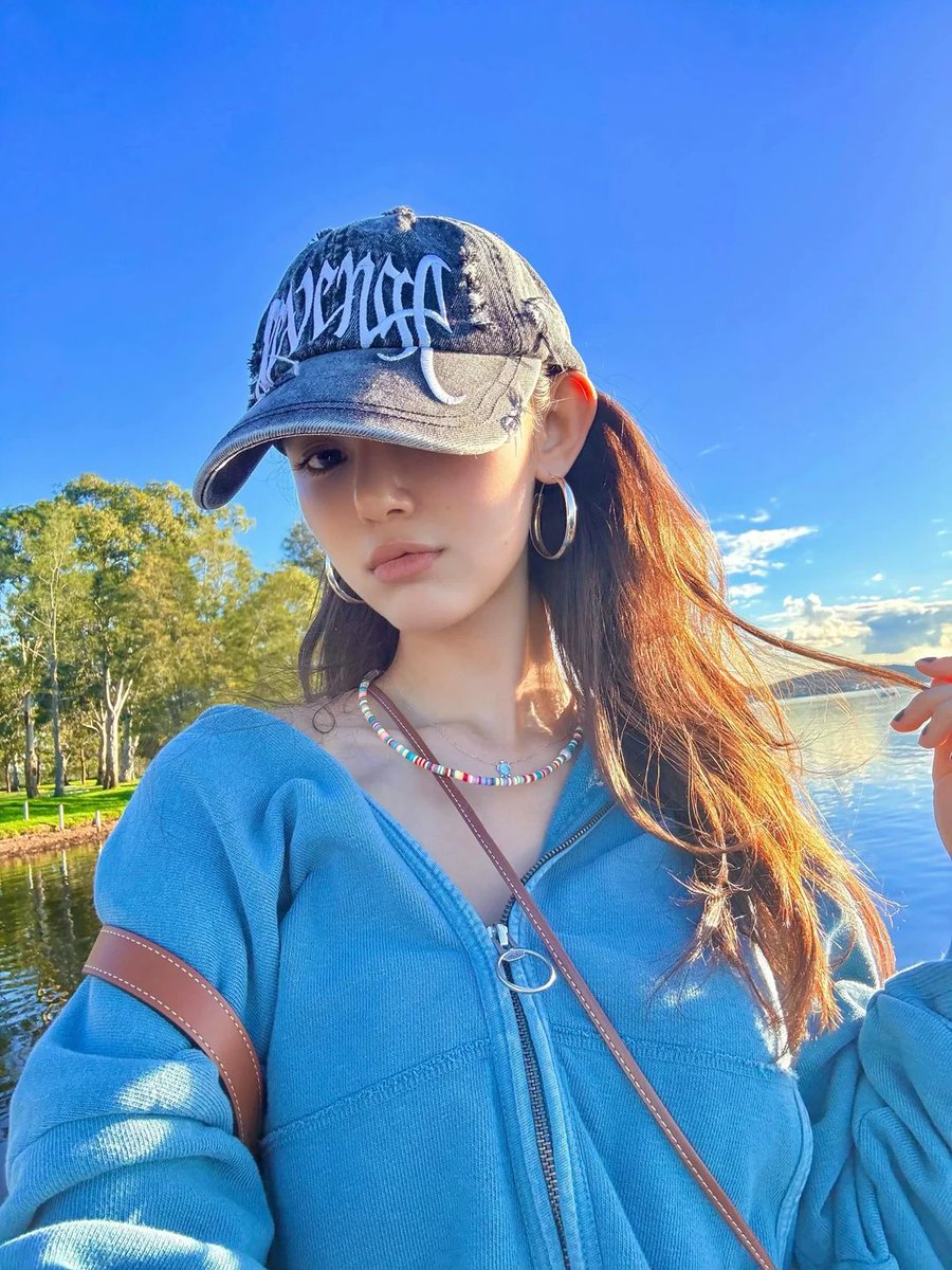 PopEmpirex's tweet photo. Police reveal that Dispatch's "Leaked conversations" of NewJeans Danielle's Mother with Min Hee-jin were Fake and never took place.

The Investigation concluded that they took an unknown tip and reconstructed the images themselves. https://t.co/OxpkRCeAg0