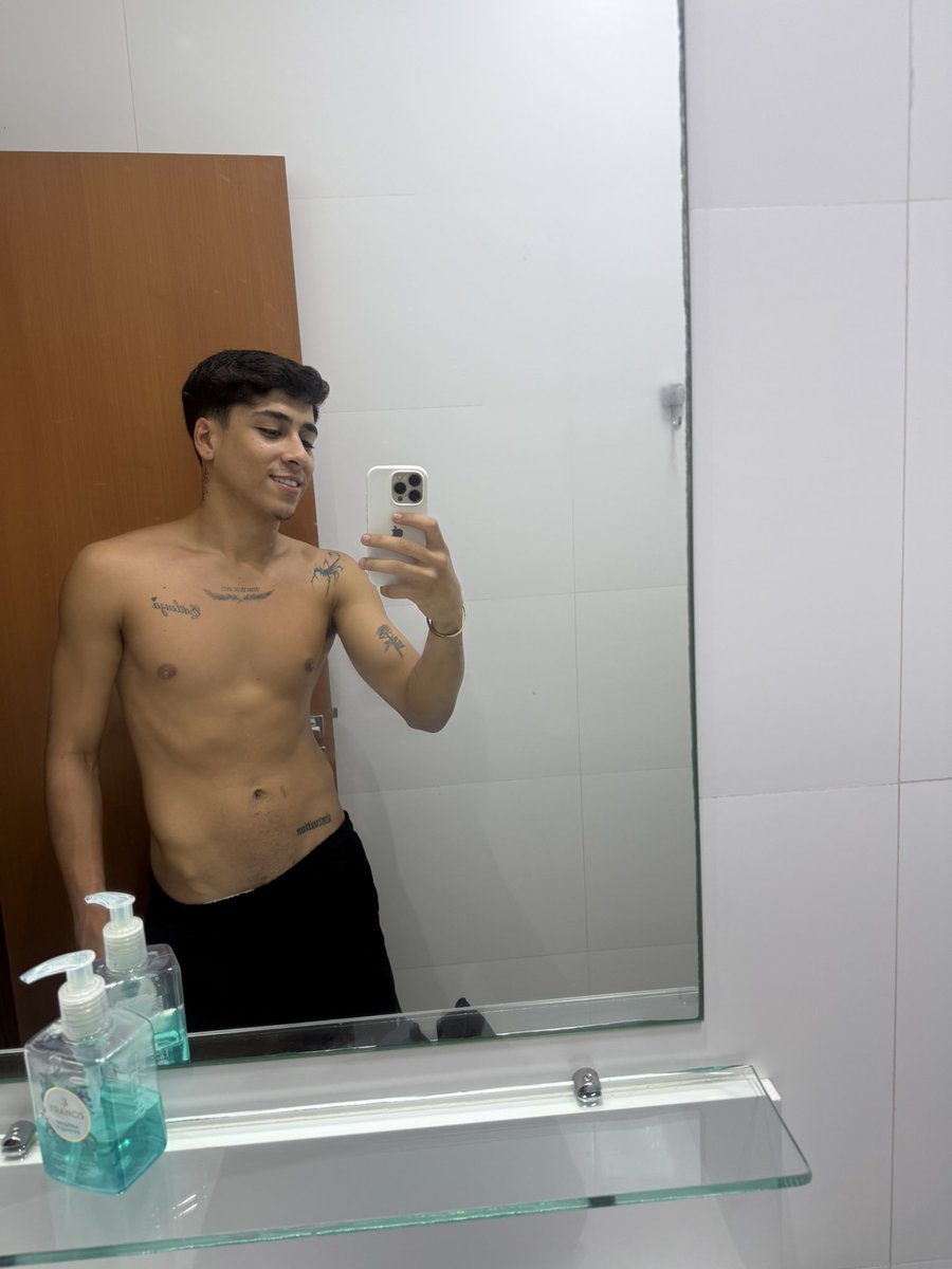Xdiv_reivia's tweet photo. O novinho e gostoso https://t.co/57fH7UixD5