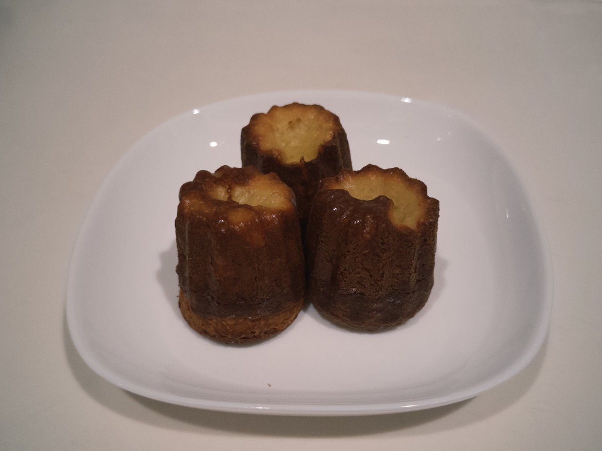 jamngs2's tweet photo. 焼成温度と時間調整の末、前回よりカヌレになろうと頑張った形跡があるけどおそらく焼成条件は関係ない。(vol.2)
となると生地の作り方かなぁ....次はそこ見直すか🧐

あとカヌレ自身の頑張りが足りない(根性論) https://t.co/gmPHnVv8xN