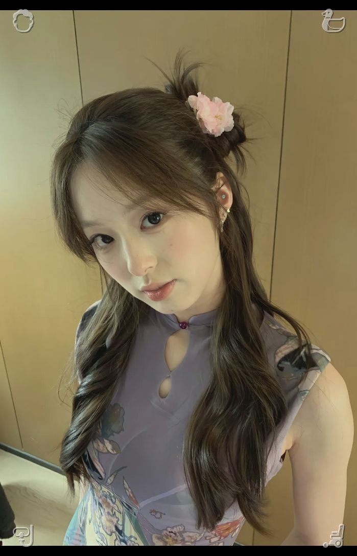 HamanoHiroyuki1's tweet photo. 🏆Fruit salad Salad, Mia texts me, inquiring whether I’d like to join her for dinner at her home. I respond affirmatively, then make my way to the bathroom to freshen up my makeup. Standing before the mirror, I add a bit more mascara, snap a quick selfie, and get set to head ou https://t.co/0o5N5CWCON