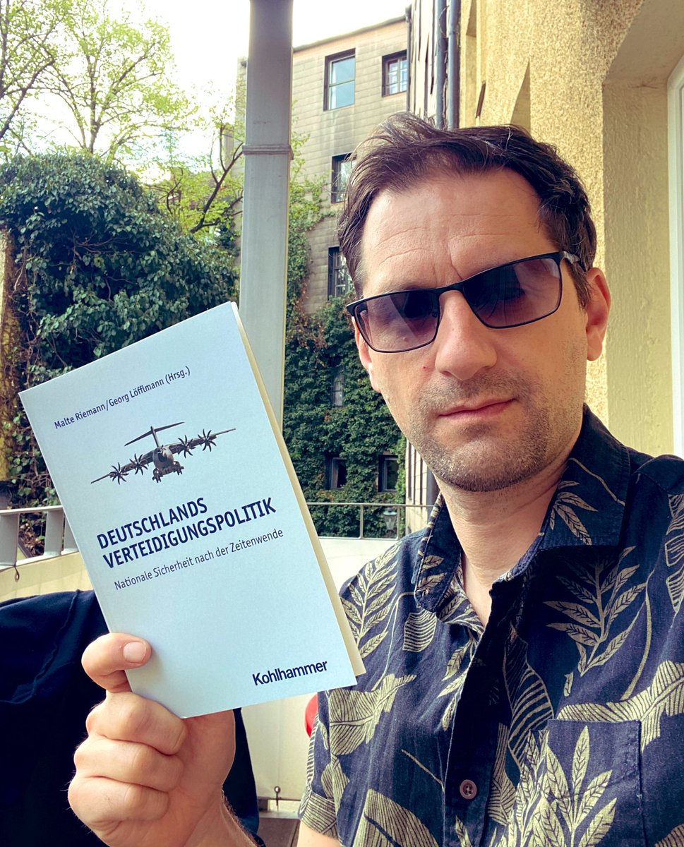 EJIntSec's tweet photo. Meet our new associate editor! Georg Löfflmann (@gloefflmann)'s research sits at the intersection of IR and Critical Security Studies, exploring how identity, security narratives and discourse shape politics, with a focus on US foreign policy, populism and political psychology! https://t.co/F5iuZPyW4x