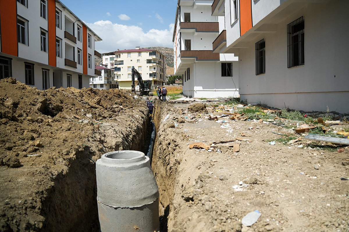 diskidiyarbakir's tweet photo. ⚒️ DİSKİ, Hani’de Yeni Kanalizasyon Hattını Tamamladı
⚒️ AVAMED Li Hênê Xeta Nû Ya Kanalîzasyonê Qedand
🔗 https://t.co/i7yiB2dnuV
#Amed #Diyarbakır #Diski #AVAMED #dilopekjîyan
@DBBcagrimerkezi https://t.co/5PrilcKxd4