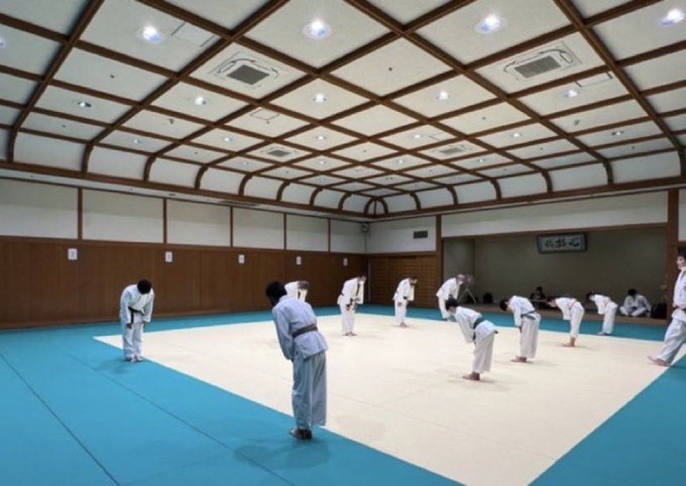 shihouexam's tweet photo. 本日の北区柔道公開指導を終えました。

小学生や中学生を中心に「体操→トレーニング→投技の練習→礼��の復習→練習試合」

「お辞儀や挨拶」などの「礼法」を徹底して指導しています。

お勉強も大切ですが、
それ以上に「元気よく挨拶ができる。御礼やごめんなさいが言える」ことの方が大事なことだと思います。