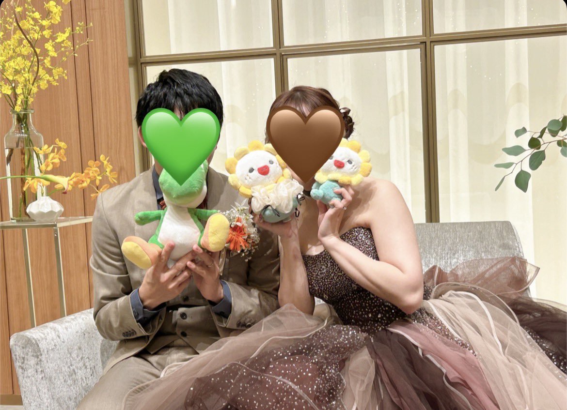 luu_ujo1's tweet photo. 私事ですが先日結婚式をあげました〜💐💍
ウェディングケーキは数年前に作ったJO1のお誕生日ケーキみたいなデザインが良い！って言って作ってもらった☺️💖

お色直しはメンカラドレスで絶対流したかったMad In Loveを流しました🥰
たくさんJAMちゃんも来てもらってほんまに楽しかった〜！！幸🥰 https://t.co/d1y5BlTk6u