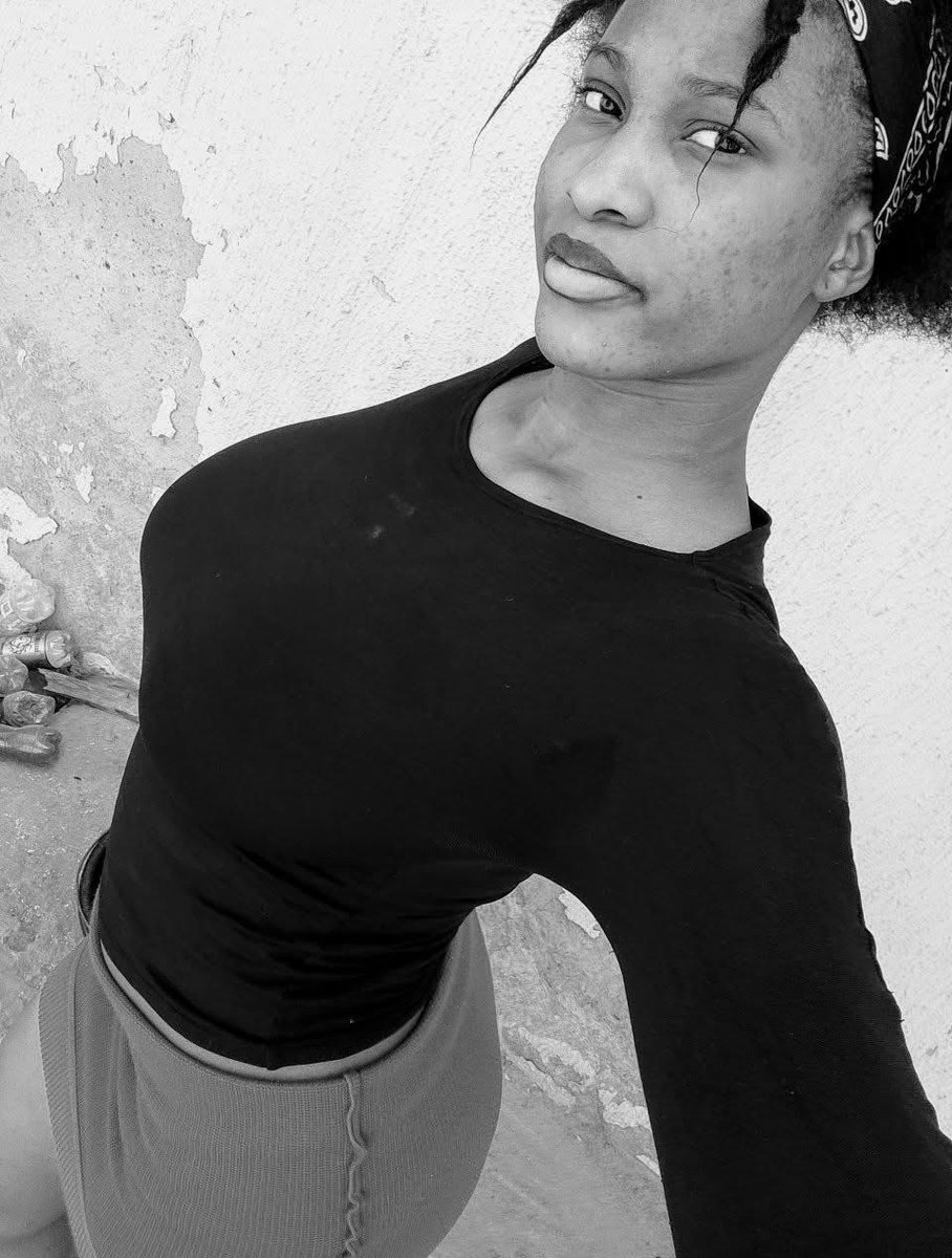 favour16685's tweet photo. Kiss 😘 or pass🚶 https://t.co/m0m3wY7cI1
