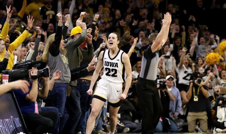 Kendostart3's tweet photo. It was at this exact moment I knew without doubt,that I was going to be her fan forever.
 There is nothing more intoxicating,more contagious, more thrilling and more addictive than Caitlin Clark basketball. https://t.co/heAaCzn5fb