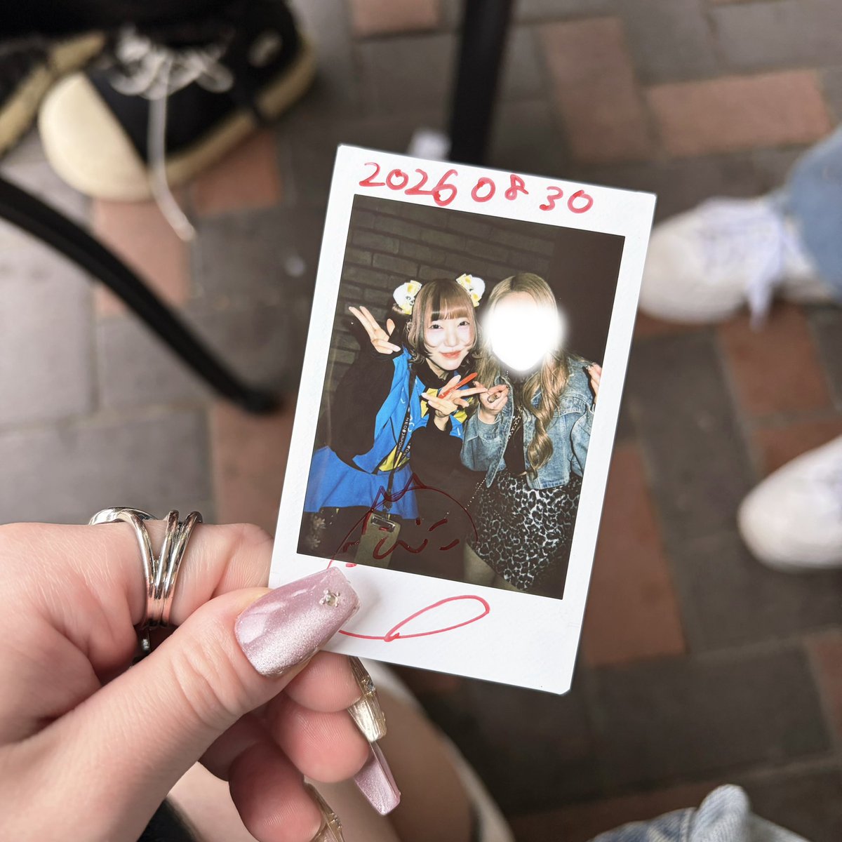 uverworld_a_'s tweet photo. 人生初のチェキはちよりちゃんに💖一緒にギャルピ✌🏻⭐️
今回は札幌来てくれるてことでちゃんと予習して行けて楽しかった❣️本当にちよりちゃん歌が上手くて😭
かすのあやぷいともお話できて激たのでした（՞>⩊<՞）
しのかす連れてってくれてアリガトね🎶また行く🎶 https://t.co/heD69f7Ovj
