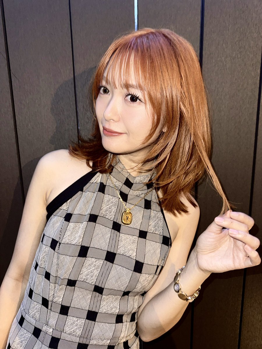 Rie_Kitahara3's tweet photo. 髪色変更の答え遅くなりました！オレンジになりました~🍊🧡
なかなか派手です‼️ https://t.co/jGev85tU2t