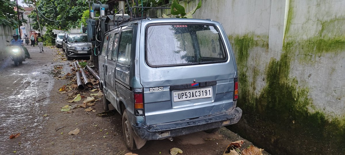 gitgaurav's tweet photo. @gorakhprtraffic रोड पर गाड़ियों से कब्ज़ा किया गया इसको हटवा दे  तुर्कमानपुर गोरखपुर https://t.co/Dv3Lb5me2Q