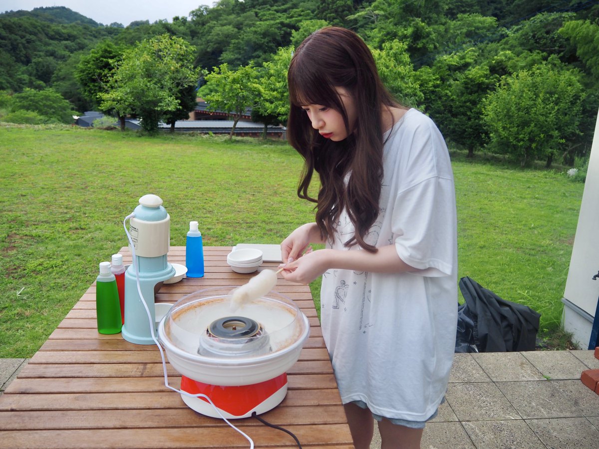 CUTIE_STREET_'s tweet photo. ぱぁちゃん、真剣だから唇でてるよ

特技：わたあめ作り🌸( •̀•́ )

▼Memory Video
https://t.co/FkAKXoBzY4

#ずっと機械の近くにいた
#CUTIESTREET #きゅーすと https://t.co/V83oclvR5F