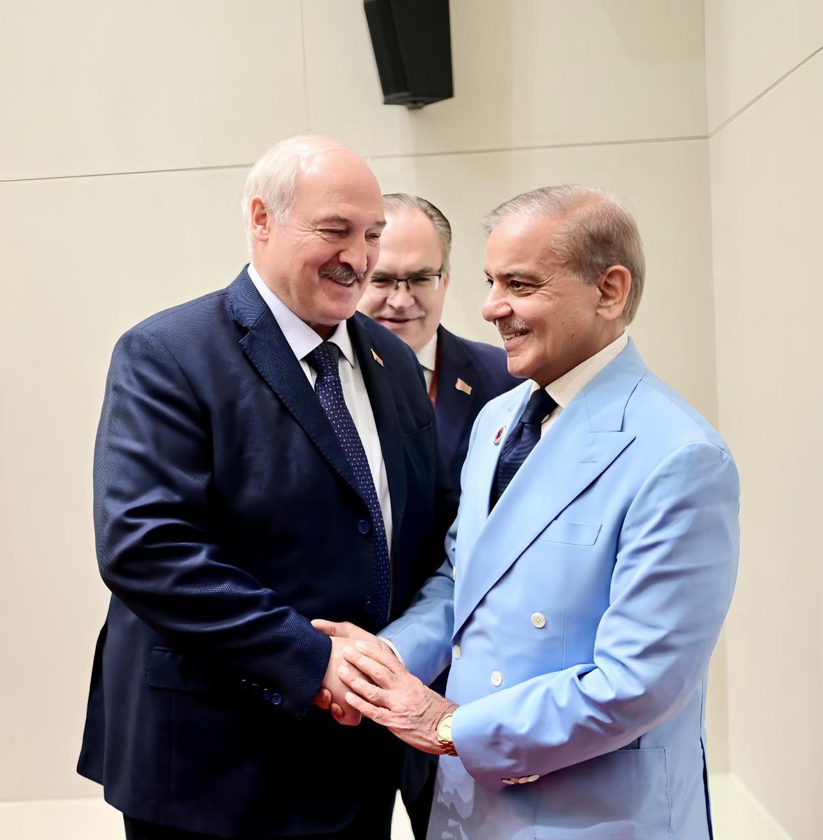 Pakistan and Belarus Strengthen Ties: PM Shehbaz Sharif Meets President Lukashenko at SCO Summit
