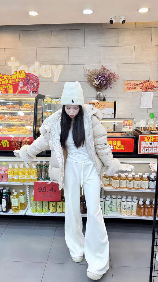 MonaBlackb2dab's tweet photo. 心が揺れ動く瞬間って、どこか静かな物語のワンシーンみたいで不思議な感覚になるよね。ずっとこのまま浸っていたい気もするな https://t.co/xvNIl4eJGk