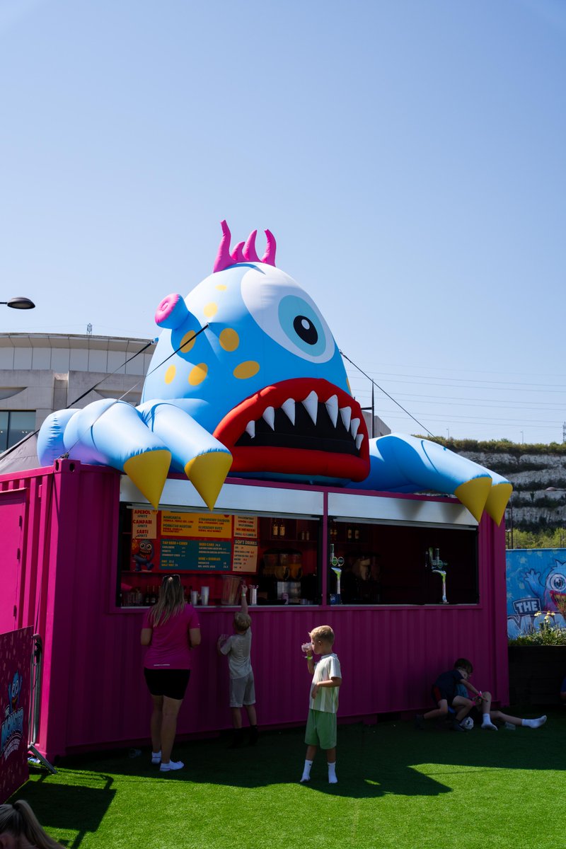 KMWhatsOn's tweet photo. 🚨 Thrill-seekers, rejoice! 🚨 

The Monster at Bluewater is here until Sunday, September 6 🏃‍♂️💨 

Over 40 obstacles, an 18m mega slide, foam parties, DJs and more 🎉 Don’t miss the final foam party on Saturday, September 5! 

Are you ready to take it on? 👀👇 https://t.co/BA3VVSyRSe