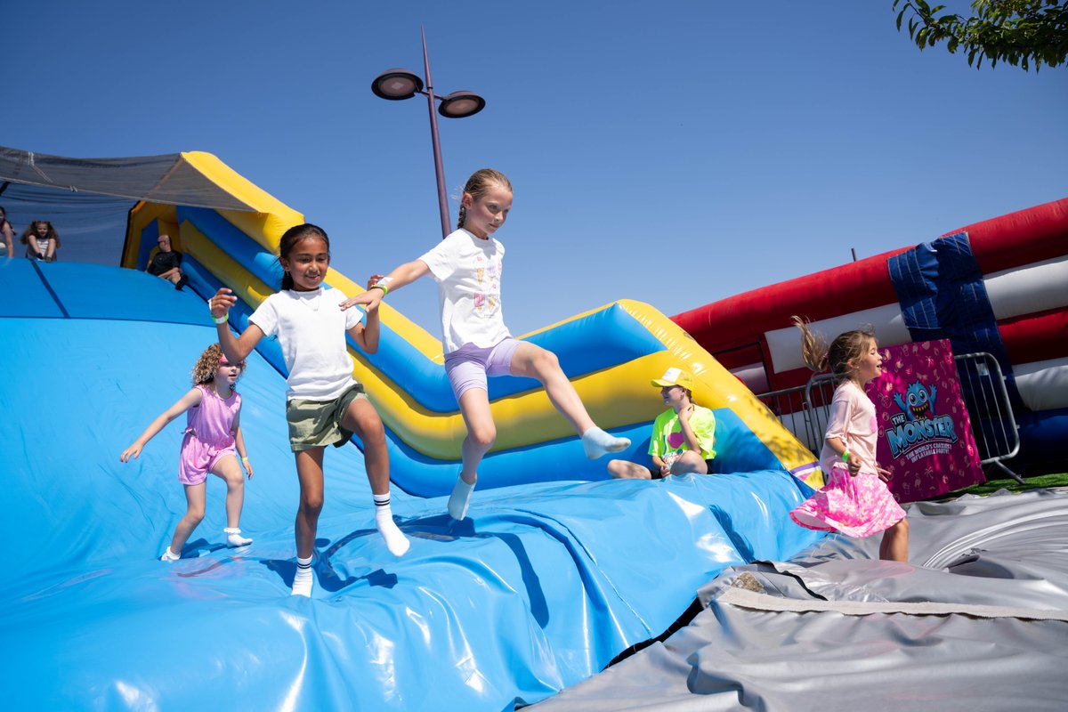 KMWhatsOn's tweet photo. 🚨 Thrill-seekers, rejoice! 🚨 

The Monster at Bluewater is here until Sunday, September 6 🏃‍♂️💨 

Over 40 obstacles, an 18m mega slide, foam parties, DJs and more 🎉 Don’t miss the final foam party on Saturday, September 5! 

Are you ready to take it on? 👀👇 https://t.co/BA3VVSyRSe