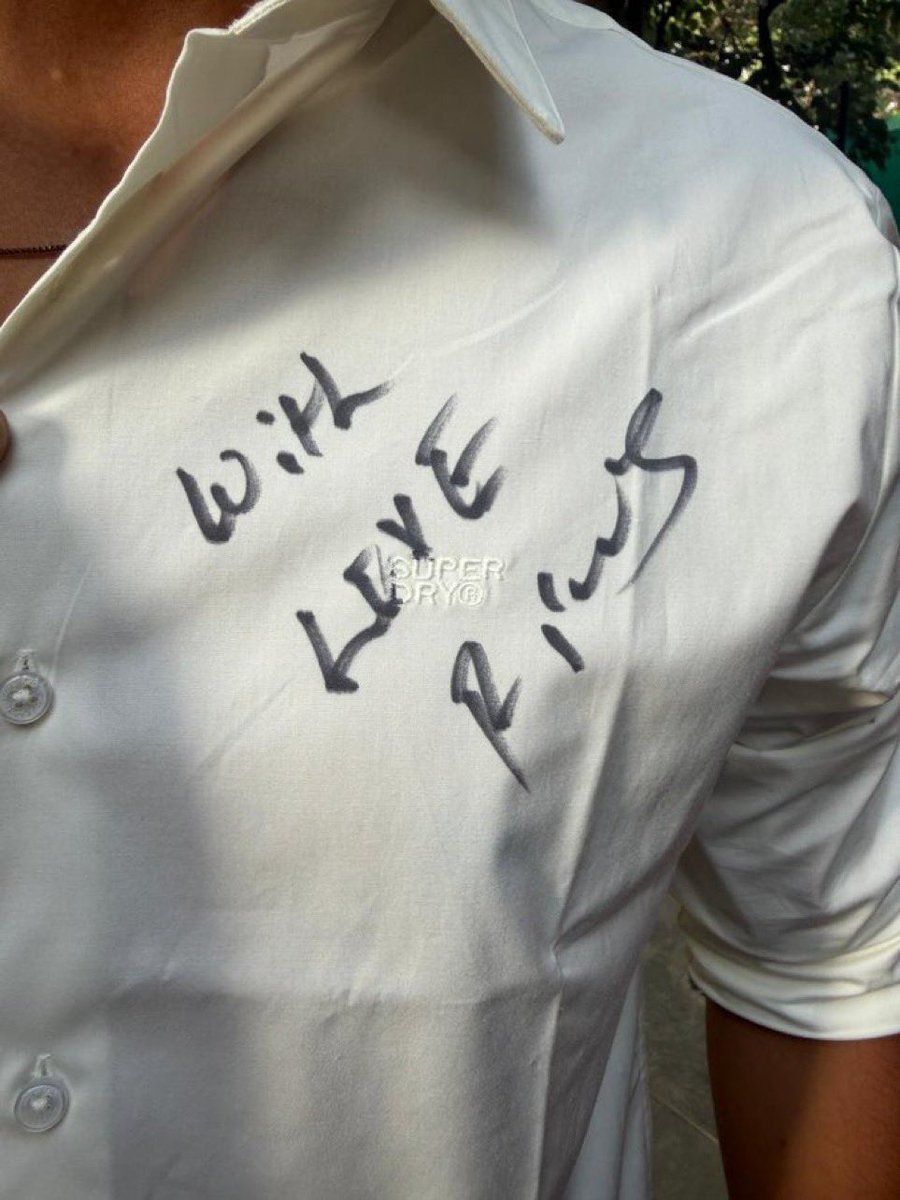 PrabhAshhu's tweet photo. Ila nakepudu autograph istav 🫠 #Prabhas https://t.co/KAdbzLrlzV