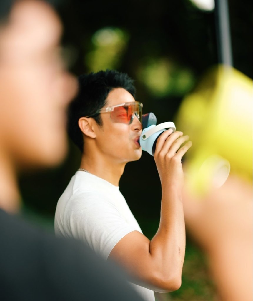 DONATORSPH's tweet photo. [📸 IG] Donny’s Instagram Post! 💙

“Taking each day as it comes and always staying hydrated. 🧊

From getting a workout in to spending some time outdoors, it’s nice having an AquaSip with me wherever the day takes me.

#AquaSip #AquaFlaskPH”

#DonnyPangilinan
@donnypangilinan https://t.co/jHuq0GOfic