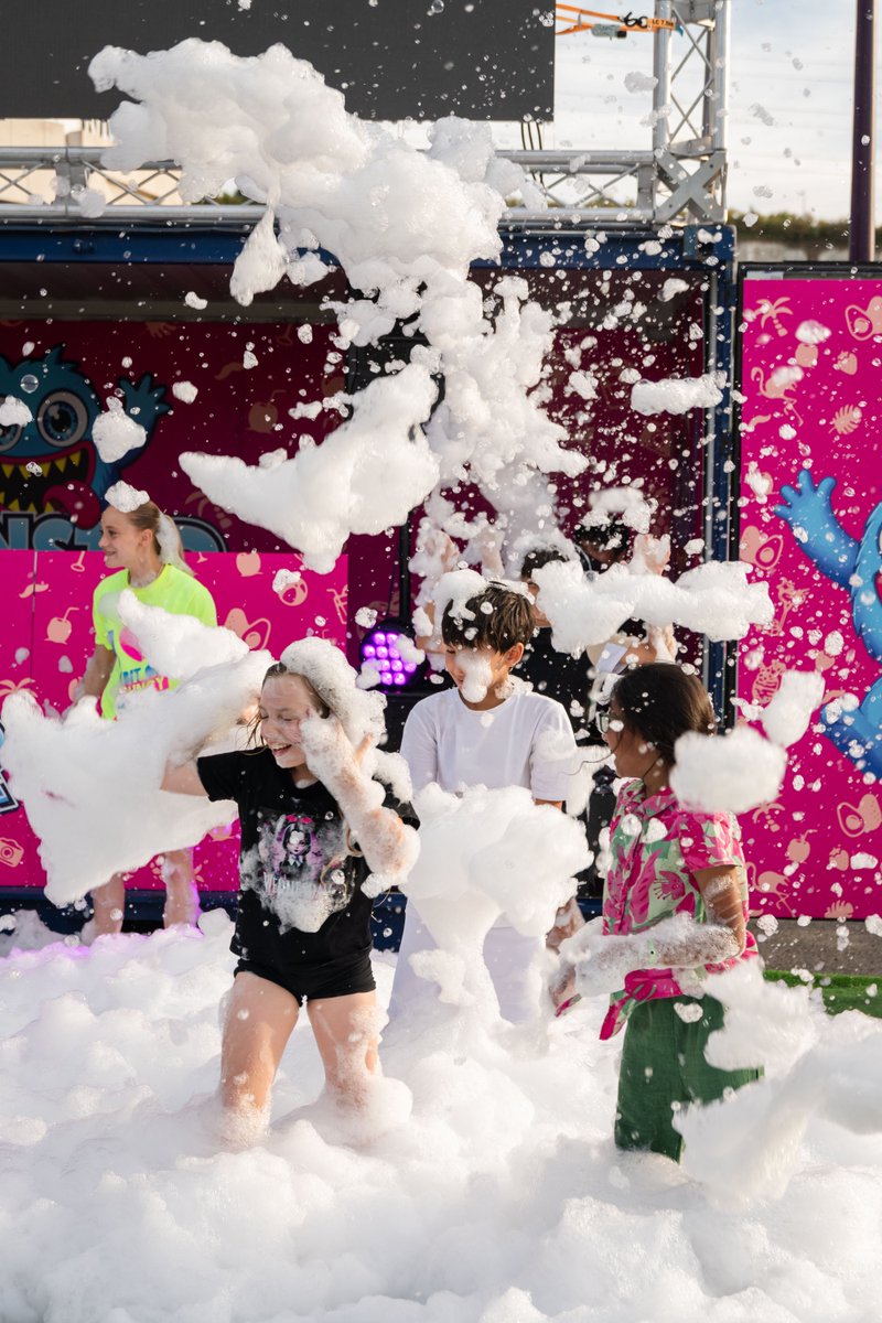 KMWhatsOn's tweet photo. 🚨 Thrill-seekers, rejoice! 🚨 

The Monster at Bluewater is here until Sunday, September 6 🏃‍♂️💨 

Over 40 obstacles, an 18m mega slide, foam parties, DJs and more 🎉 Don’t miss the final foam party on Saturday, September 5! 

Are you ready to take it on? 👀👇 https://t.co/BA3VVSyRSe