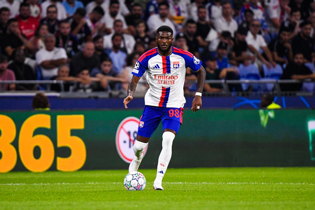 lnstantFoot's tweet photo. L'opération DÉGRAISSAGE à l'OL est impressionnante en 24 heures.

👋🏾 Ainsley Maitland-Niles 🏴󠁧󠁢󠁥󠁮󠁧󠁿⏳
👋🏾 Malick Fofana 🇧🇪⏳
👋🏻 Nicola Tagliafico 🇦🇷⏳
👋🏽 Yannis Lagha 🇩🇿 
👋🏿 Mahamadou Diawara (prêt) 🇫🇷
👋🏼 Duje Caleta-Car 🇭🇷 https://t.co/Sh0yf75vvg
