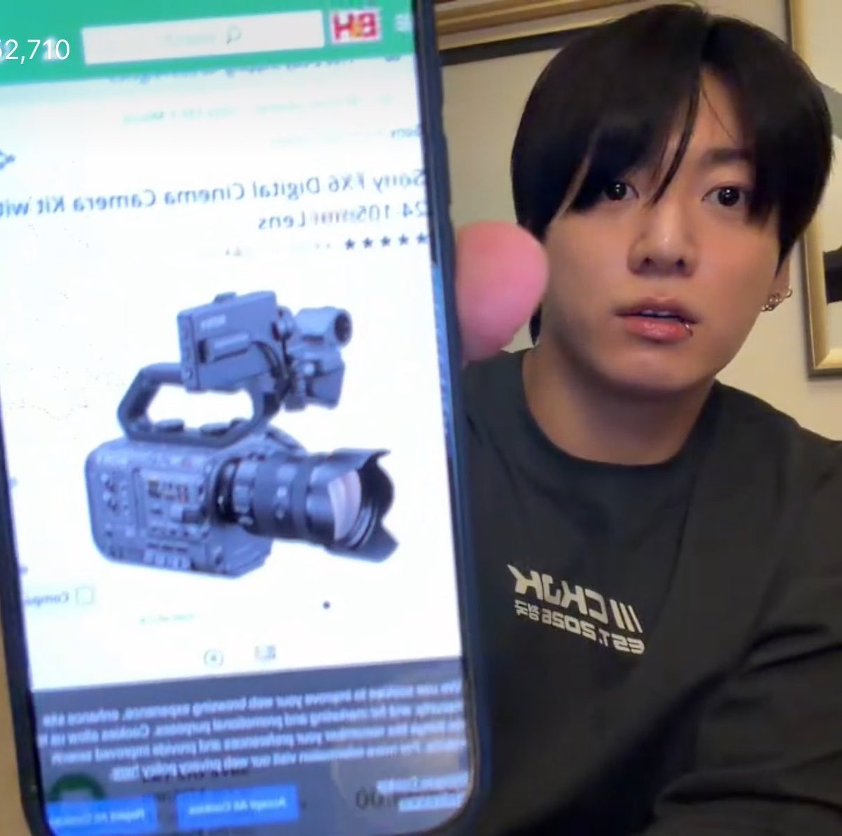 btsyaoireal's tweet photo. Why he showing it to me like I can afford that shit https://t.co/wa62sI75h6