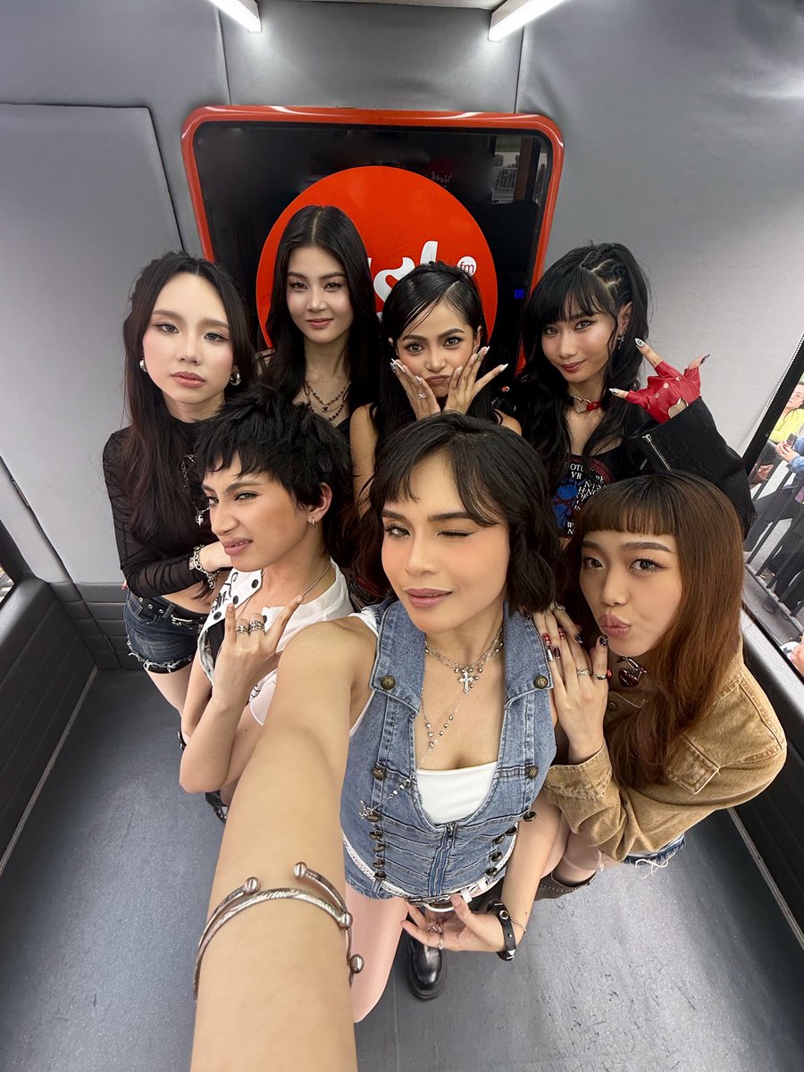 officialxonara's tweet photo. Thank you for pulling up with us on the Wish Bus and tuning in on @wish1075! ₊⊹♡

#XONARA 
#PULA ❤️‍🔥 https://t.co/KLmvEGXDP8