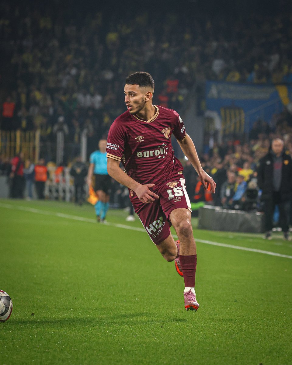 Goztepe's tweet photo. Kamuoyunun Bilgisine

Oyuncumuz Mohammed Amin Cherni, sezon sonuna kadar satın alma opsiyonuyla birlikte Fransa Ligue 2 ekiplerinden FC Nantes’e kiralanmıştır.

Başarılar Cherni!🤜🤛

#Göztepe https://t.co/MWfcPNcYW2