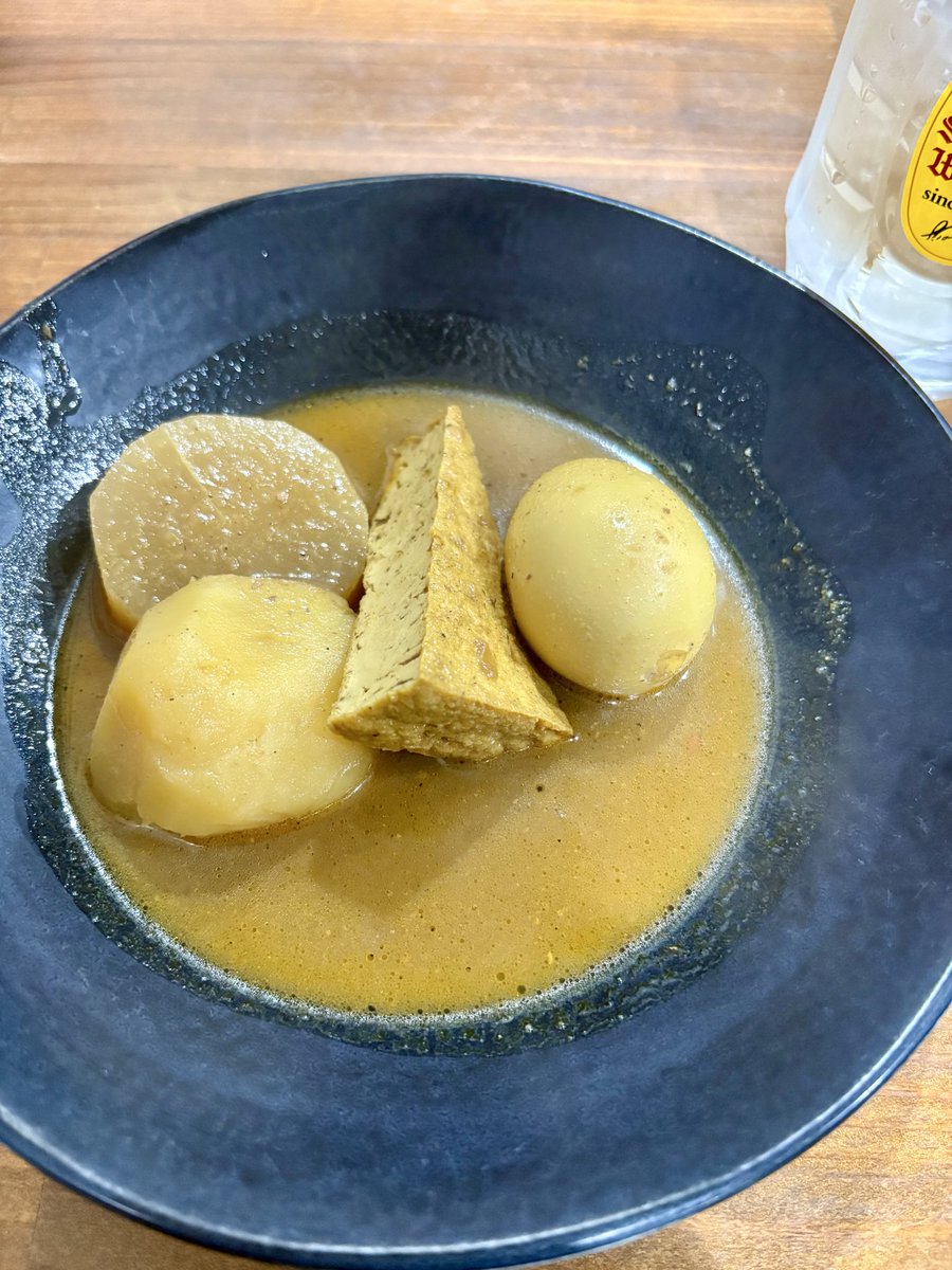 GATAwO_Pastime's tweet photo. 静岡出張で浜松駅前と言ったらカルダモン！
カレーおでんとハイボールからの、あいがけカレー食べてテイクアウトでカレーパン！
最高でございます！美味しゅうございました！ https://t.co/axUGy85XmH