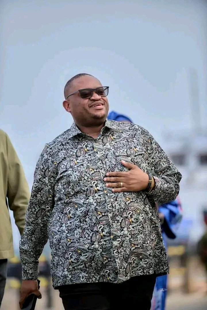 RangerRDC243's tweet photo. Sous l’impulsion du Président Félix-Antoine Tshisekedi Tshilombo, l’Eurobond devient un levier pour accélérer la transformation de la RDC : infrastructures, emplois, services publics et croissance durable. Un investissement pour le Congo d’aujourd’hui et les générations de demain https://t.co/4M6nEGrebB