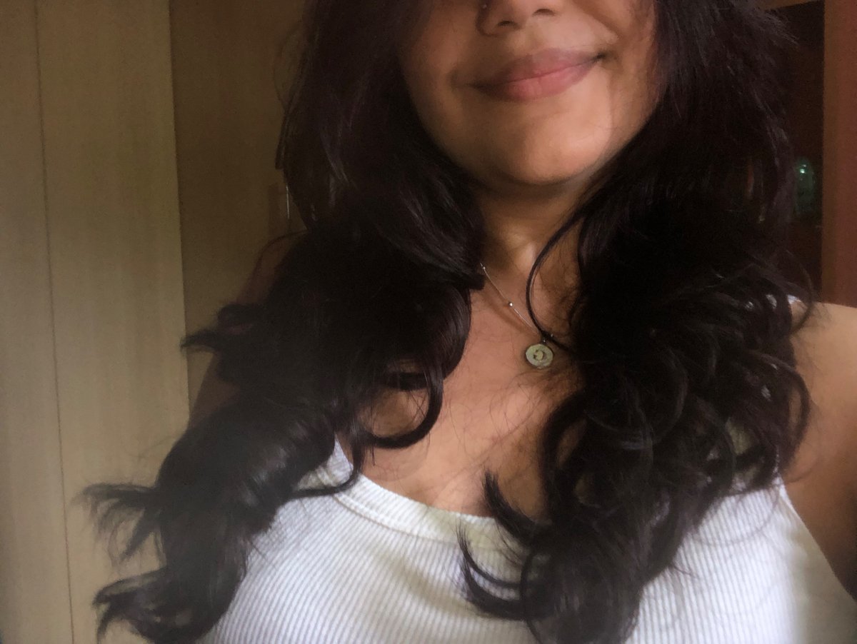 gmrxle's tweet photo. como pode meu cabelo acordar ASSIM, sem fazer nada nele e alguém ainda falar mal, muita amargura mesmo https://t.co/En1pBeOgS6