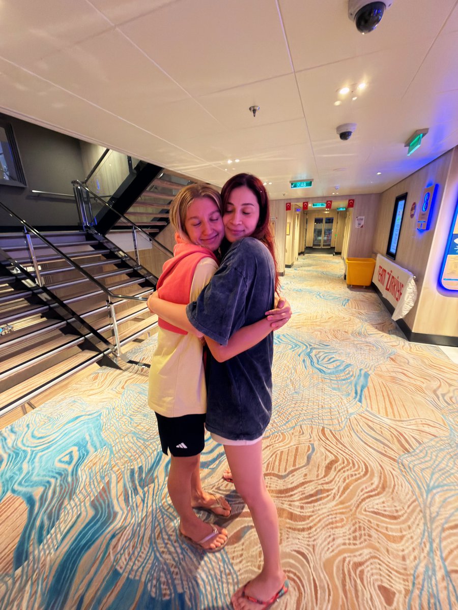 Tugbasenoglu2's tweet photo. Areee🥰✨ https://t.co/kdFX0swk19