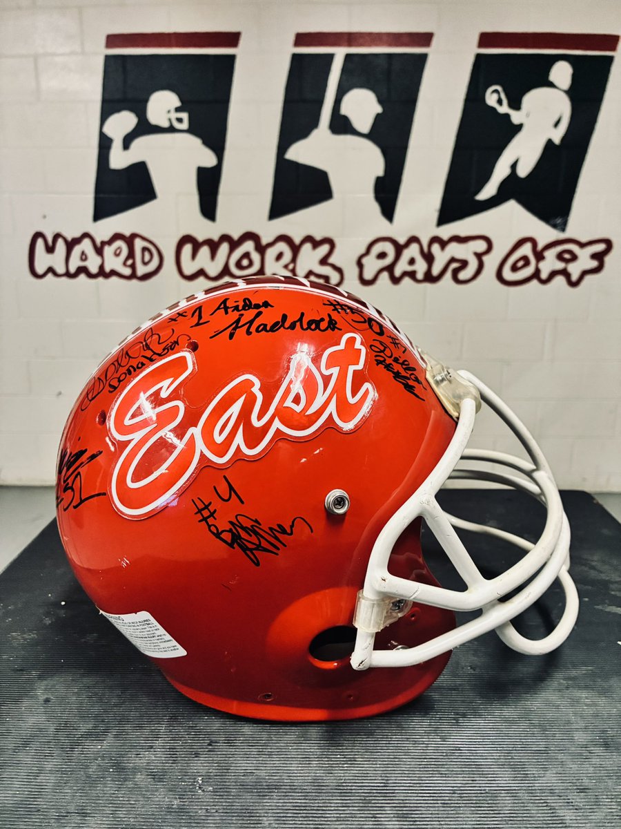 CHE_Fball's tweet photo. GAME 1 vs DELRAN 🔴⚪️⚫️
HardHat = Liam Sweeney ‘27 ‼️

➡️ Even in defeat, we still honor a HardHat award for a player who represented what it means to wear the East jersey. Winners sign the helmet and carry it out to the next game #FACTS https://t.co/oz9psWO8OV