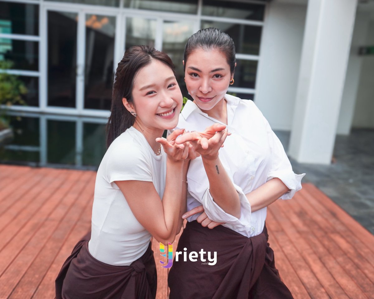 Yriety's tweet photo. พี่วายแวะเอาความหวานของสองนางรำ “ฝ้าย - อะตอม” #FayeAtom (🌻🍑) มาเติมให้ทุกคนแล้ว~ วันนี้เก่งกันมาก! แล้วอย่าลืมมาเจอกันที่งาน Y Entertain Awards 2026 3 กันยายนนี้ น๊าา 🪷💙
.
#Yriety  
#YEntertainAwards2026 https://t.co/ALs3cH03d1