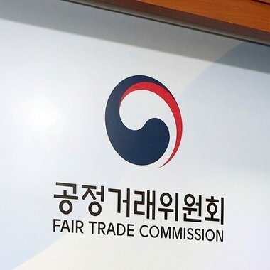 PopEmpirex's tweet photo. Danielle‘s attorney says that South Korea's Fair Trade Commission has opened an investigation into HYBE and its subsidiary ADOR over the companies’ treatment of NewJeans member Danielle.

The attorney added that since TVQX's dispute with SM Entertainment in 2009, South Korea's Fair Trade Commission introduced several massive regulatory overhauls and standardized protections.

Yet since then it has never opened a case over an agency using contract termination and penalty claims to push an artist out of the market.