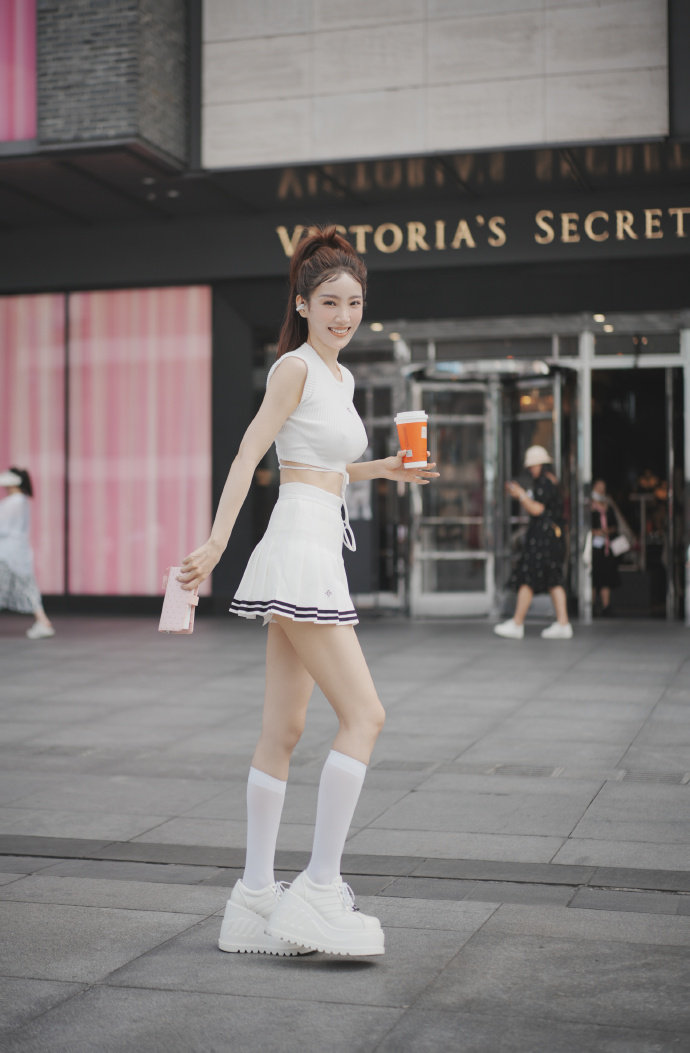 kittyPrincess3's tweet photo. 若隐若现出们炸街的感觉真爽啊

         有人想看🐻嘛，开脱！

上供！Luo照 锐评一下不许说我🐻黑！！！ https://t.co/vXX8qPHAgx