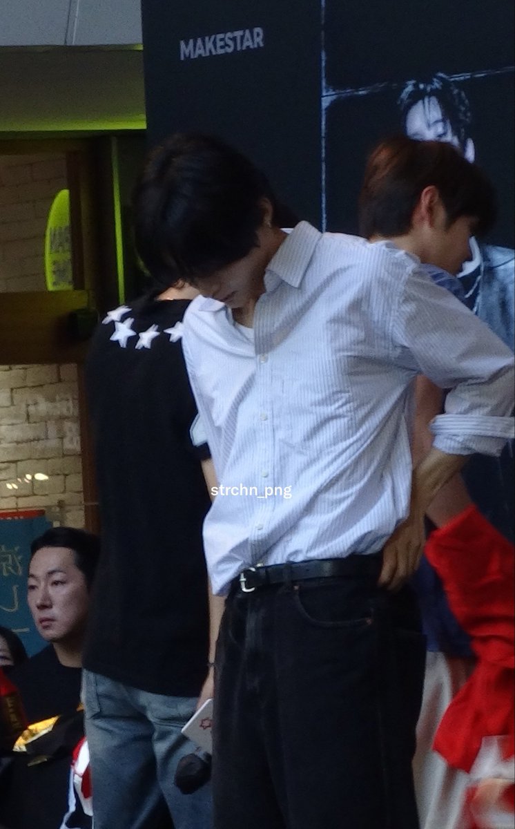 strchn_png's tweet photo. my guy look like he’s stoning but absolutely love he was always listening so attentively 

#riize #라이즈 #wonbin #원빈 #riizeinsg https://t.co/3NVtaVdDFg