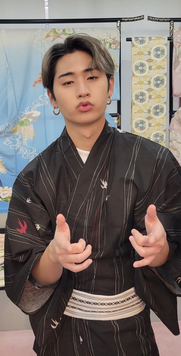 GARRYakaJETs's tweet photo. 【再掲】金髪襟足時代と、黒髪刈上げ短髪時代のあいだに『バチクソイケてるシルバー短髪時代』がある https://t.co/aXYIbxhivg