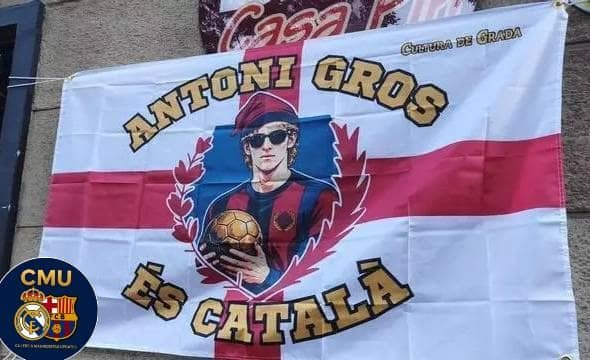 Danilo178428's tweet photo. A banner outside the Spotify Camp Nou yesterday for Anthony Gordon:

“𝘈𝘯𝘵𝘰𝘯𝘪 𝘎𝘳𝘰𝘴 𝘦𝘴 𝘊𝘢𝘵𝘢𝘭𝘢” (Anthony Gordon is catalan) 😂❤
> MarcoVerratti 🗞️ https://t.co/fAjtgYJyVb