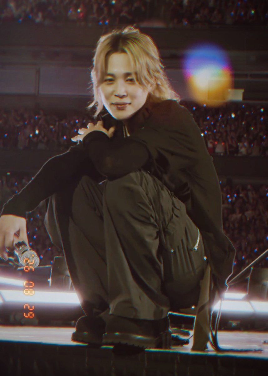 JiminLatinoFB's tweet photo. Jimin ha superado los 3.1 millones de seguidores en TikTok 😱😳 sin publicar absolutamente nada y sin seguir a nadie

Lo único que editó fue su reseña la cual es 🐥: jeje 🤣 después de eso, no hay más movimiento en su cuenta. Pero sigue subiendo de seguidores.

Vamos por esos 4 millones 🔜 utiliza su etiqueta en comentarios de TikTok.

CONGRATULATIONS JIMIN 
JIMIN ON TIKTOK