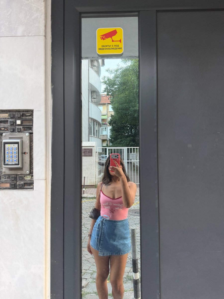 trulydishaa's tweet photo. Everytime I see a mirror 🥰 https://t.co/KchlrtR6eT
